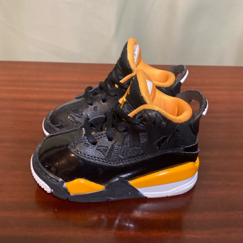 Jordan Dub Zero Black & Yellow Taxi  toddler size 4c